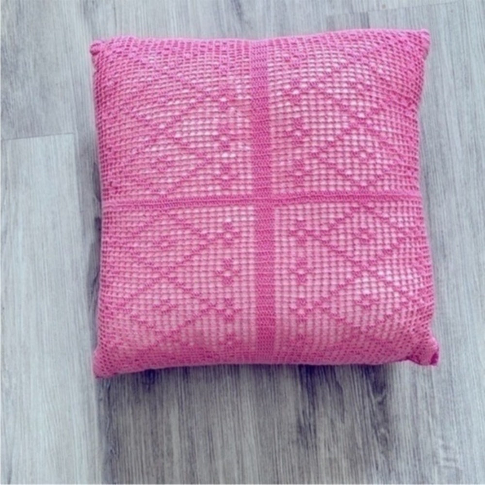 Vintage retro 1970’s hand knit crochet decorative pillow cushion. 2 tone pink.